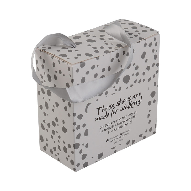 Eco-Friendly Foldable Kraft Paper Box for Wedding Jewelry Storage and Gift Display Scene Gift Jewelry Packaging Paper Box