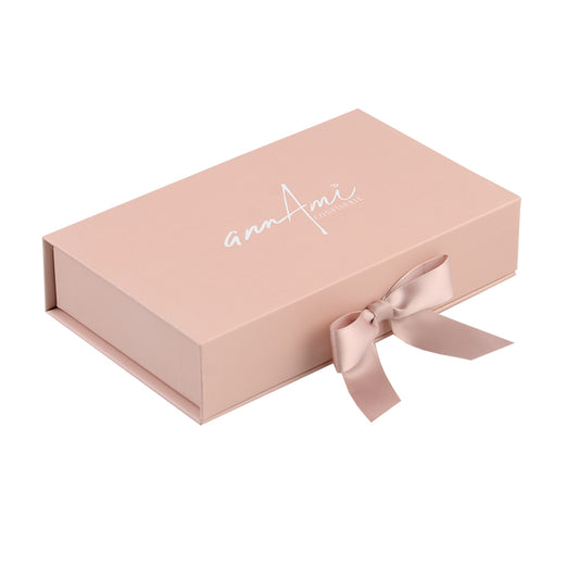 Luxury Magnetic Chocolate Gift Box with Heart Shape Design and Rigid Packaging for Strawberry Chocolate Display Use