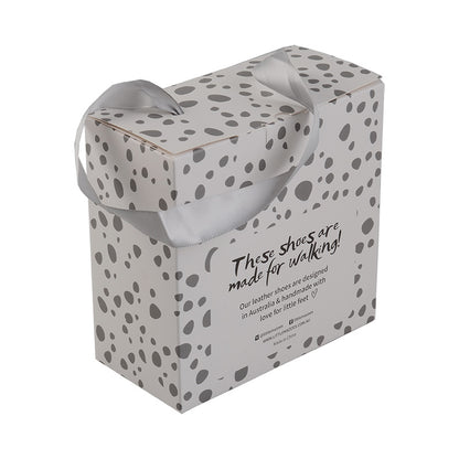Eco-Friendly Foldable Kraft Paper Box for Wedding Jewelry Storage and Gift Display Scene Gift Jewelry Packaging Paper Box